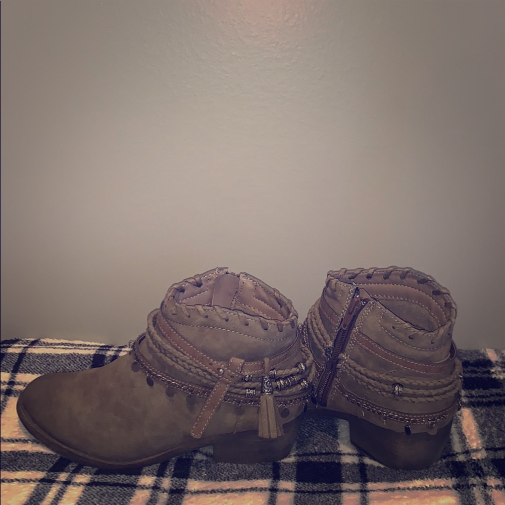 Jellypop taupe southern western ankle boots size 7